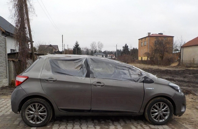 Toyota Yaris cena 18900 przebieg: 94143, rok produkcji 2017 z Września małe 254
